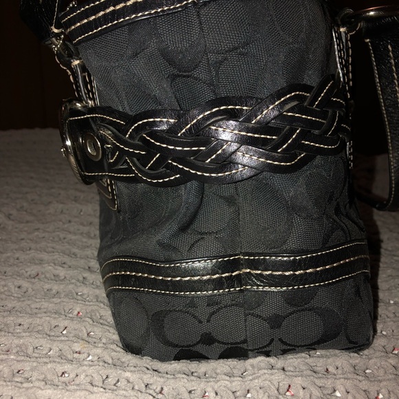 Coach Signature Collection Black Shoulder Bag - Picture 6 of 7